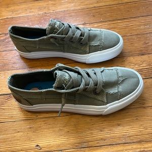 NWOT Blowfish Malibu army green sneakers, women's size 7